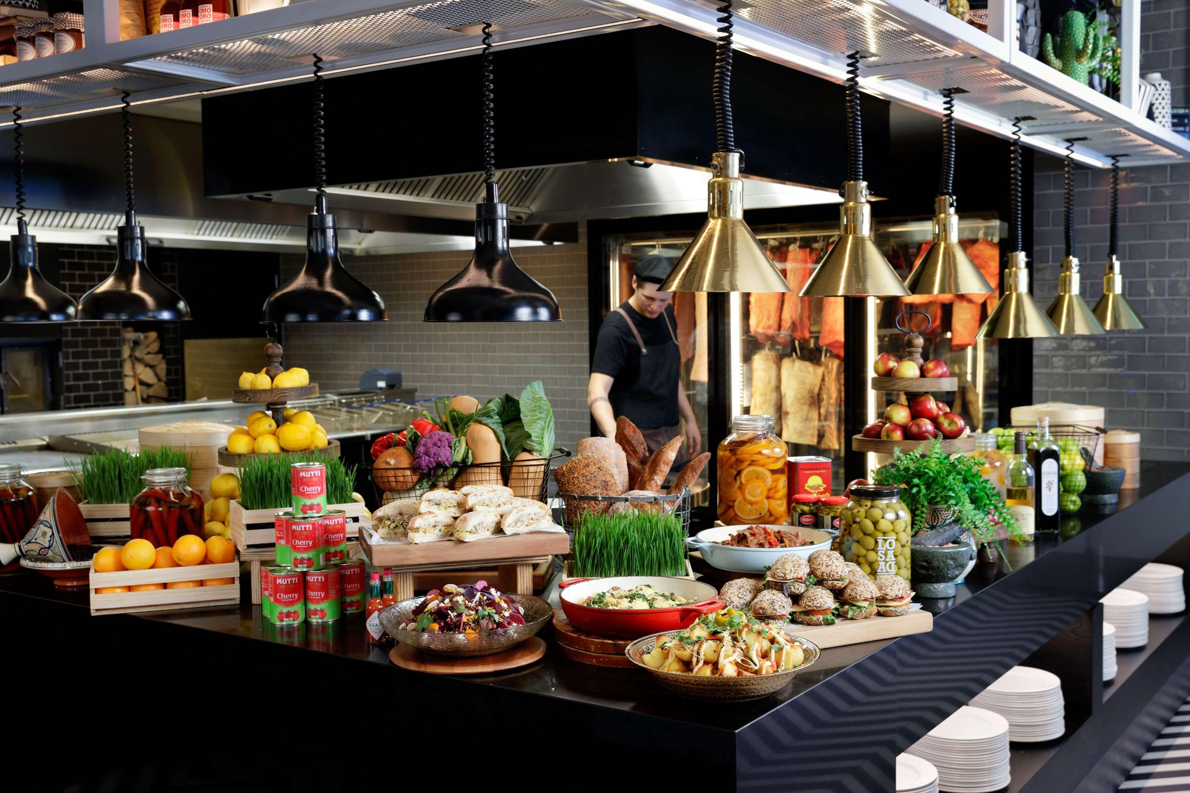 Qt Queenstown Extérieur photo A buffet at a restaurant