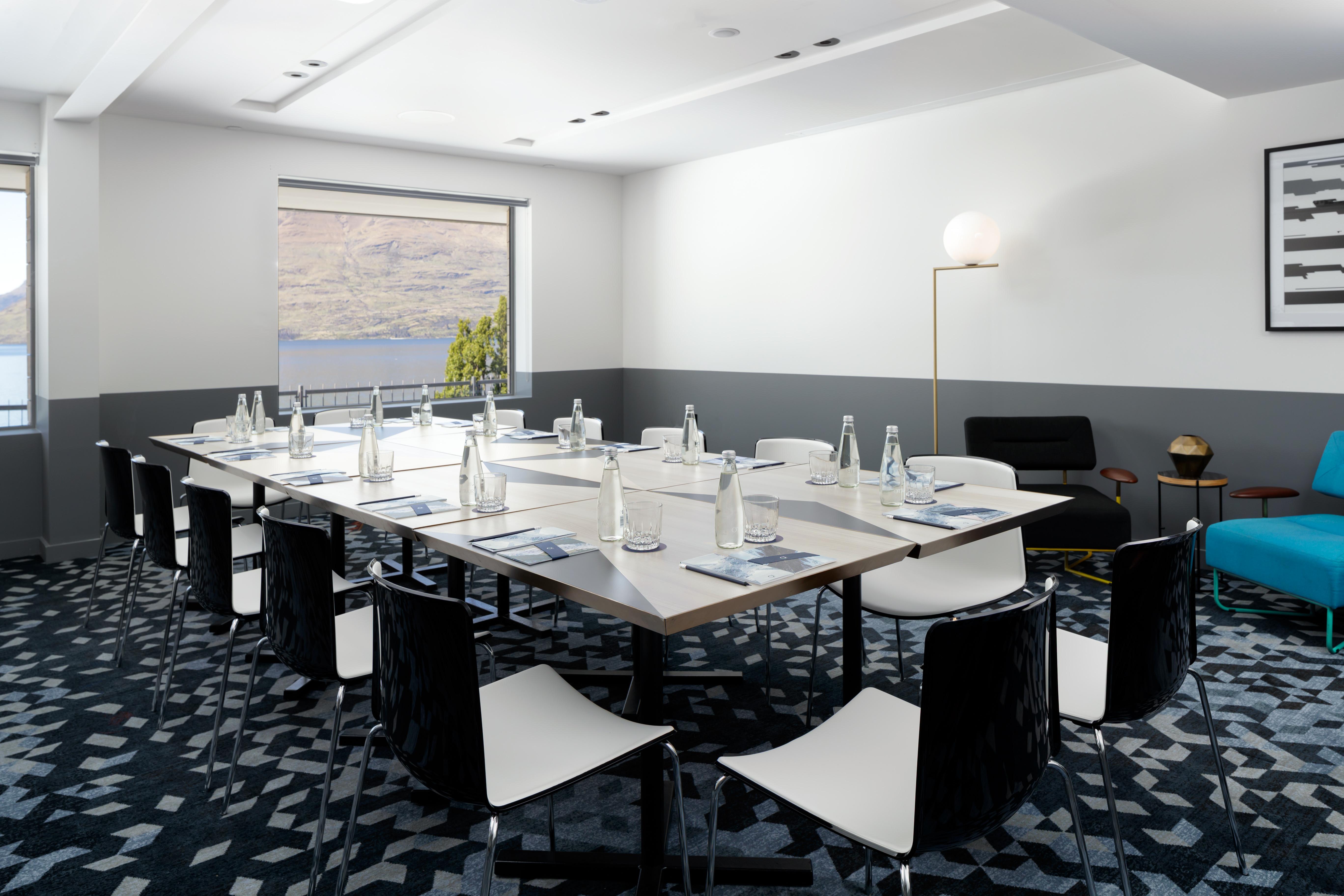 Qt Queenstown Extérieur photo Meeting room