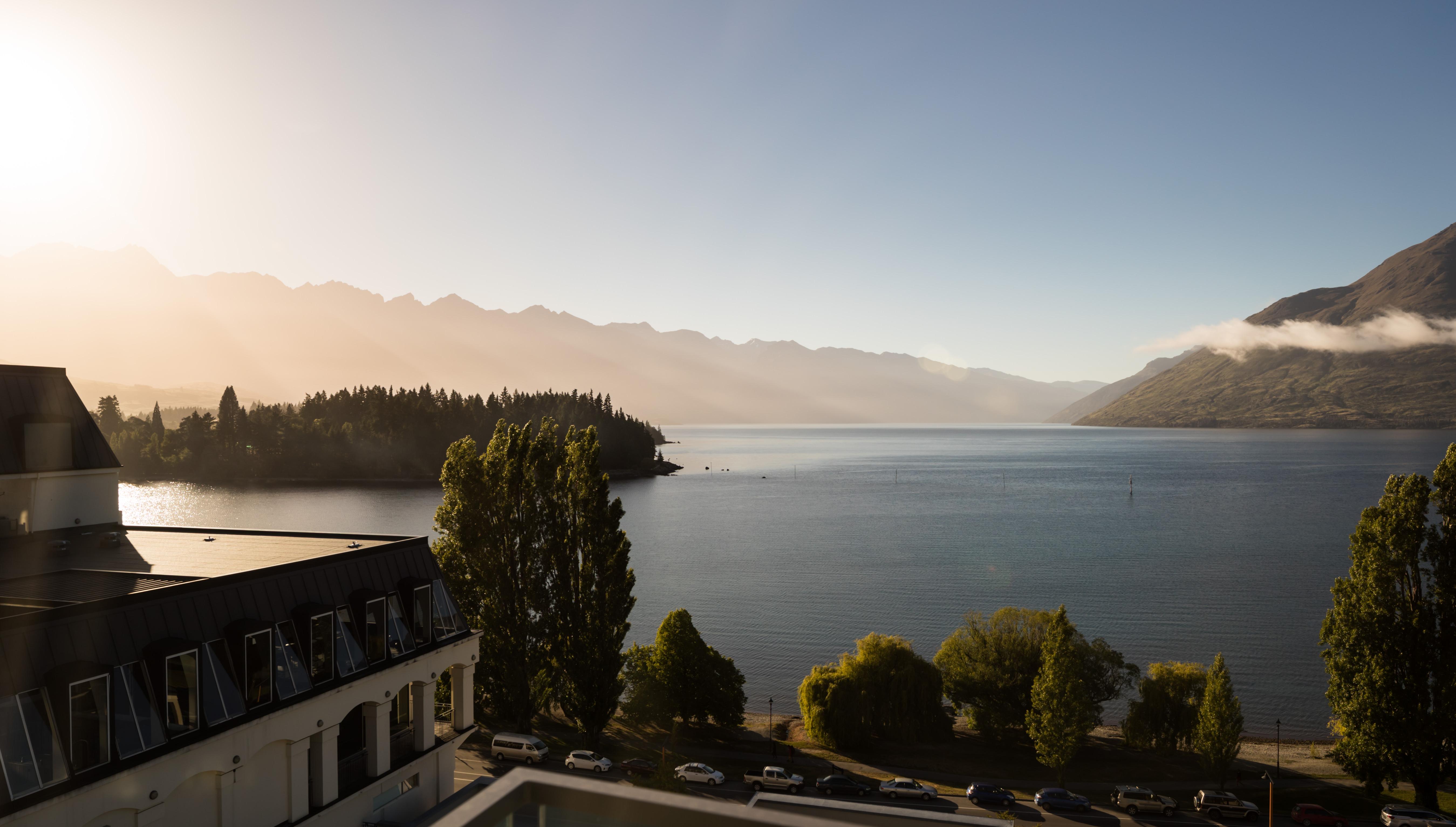 Qt Queenstown Extérieur photo View of Lake Wakatipu from Queenstown