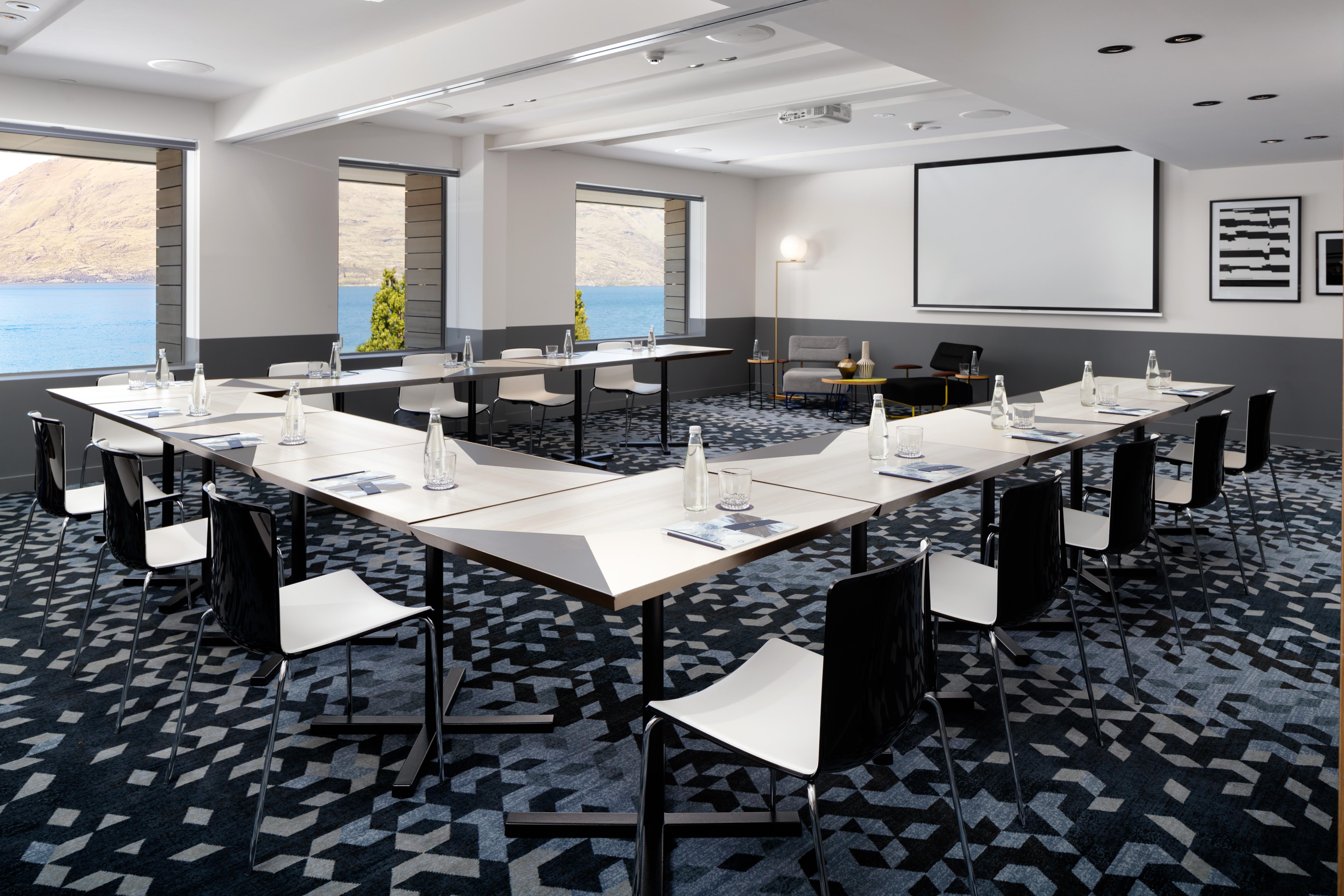 Qt Queenstown Extérieur photo Meeting room