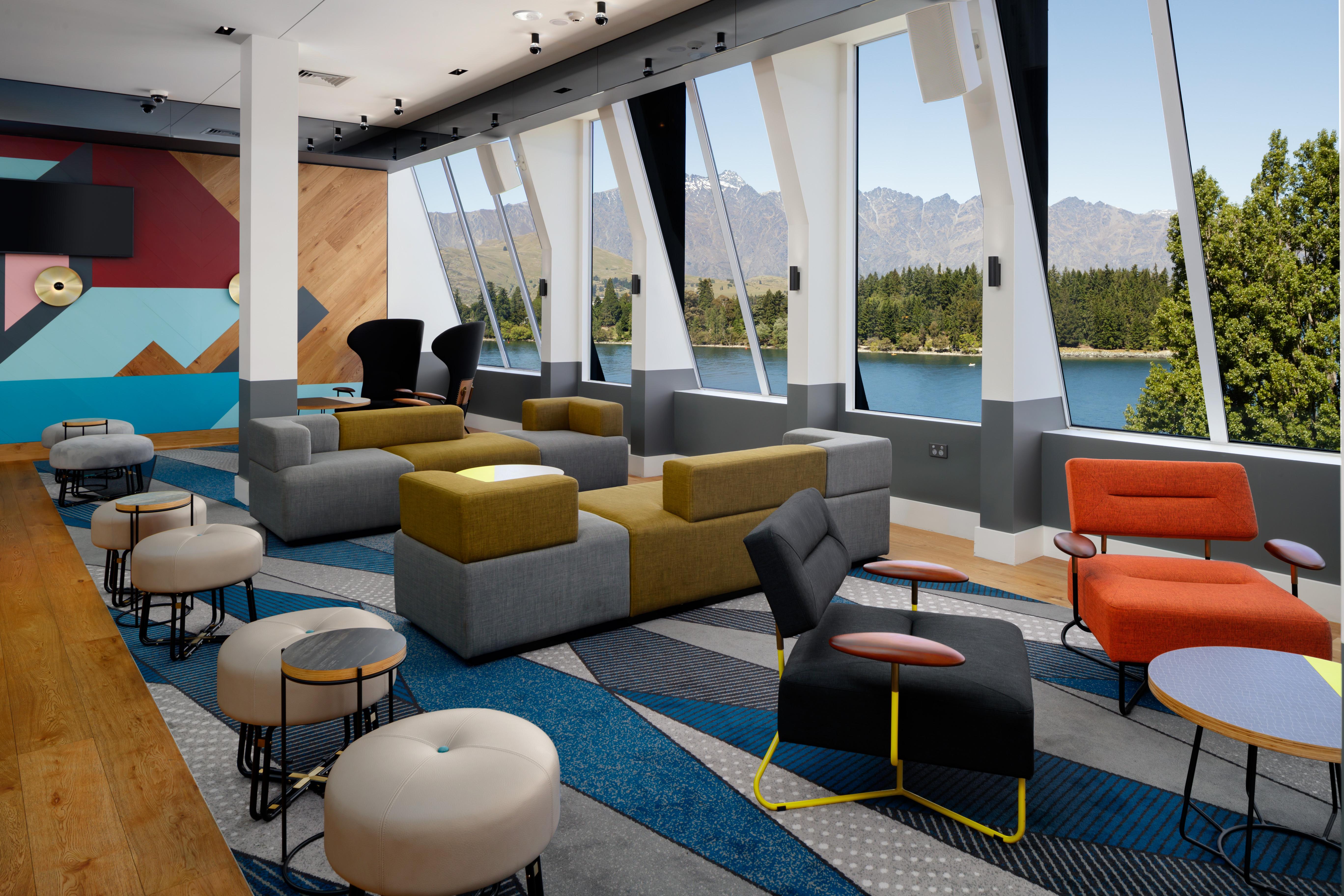 Qt Queenstown Extérieur photo The lounge at Queenstown Airport