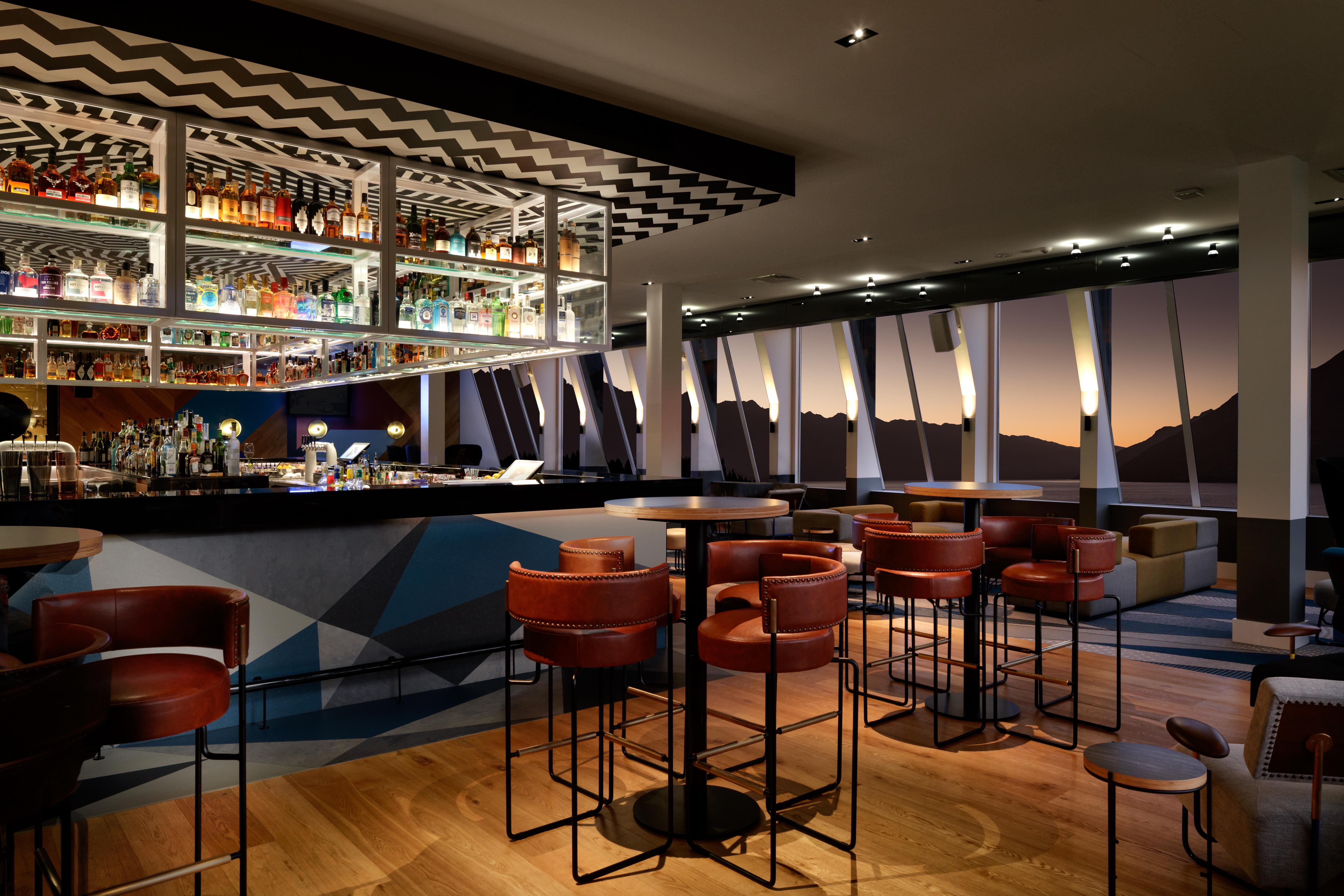 Qt Queenstown Extérieur photo The bar at the 12th floor
