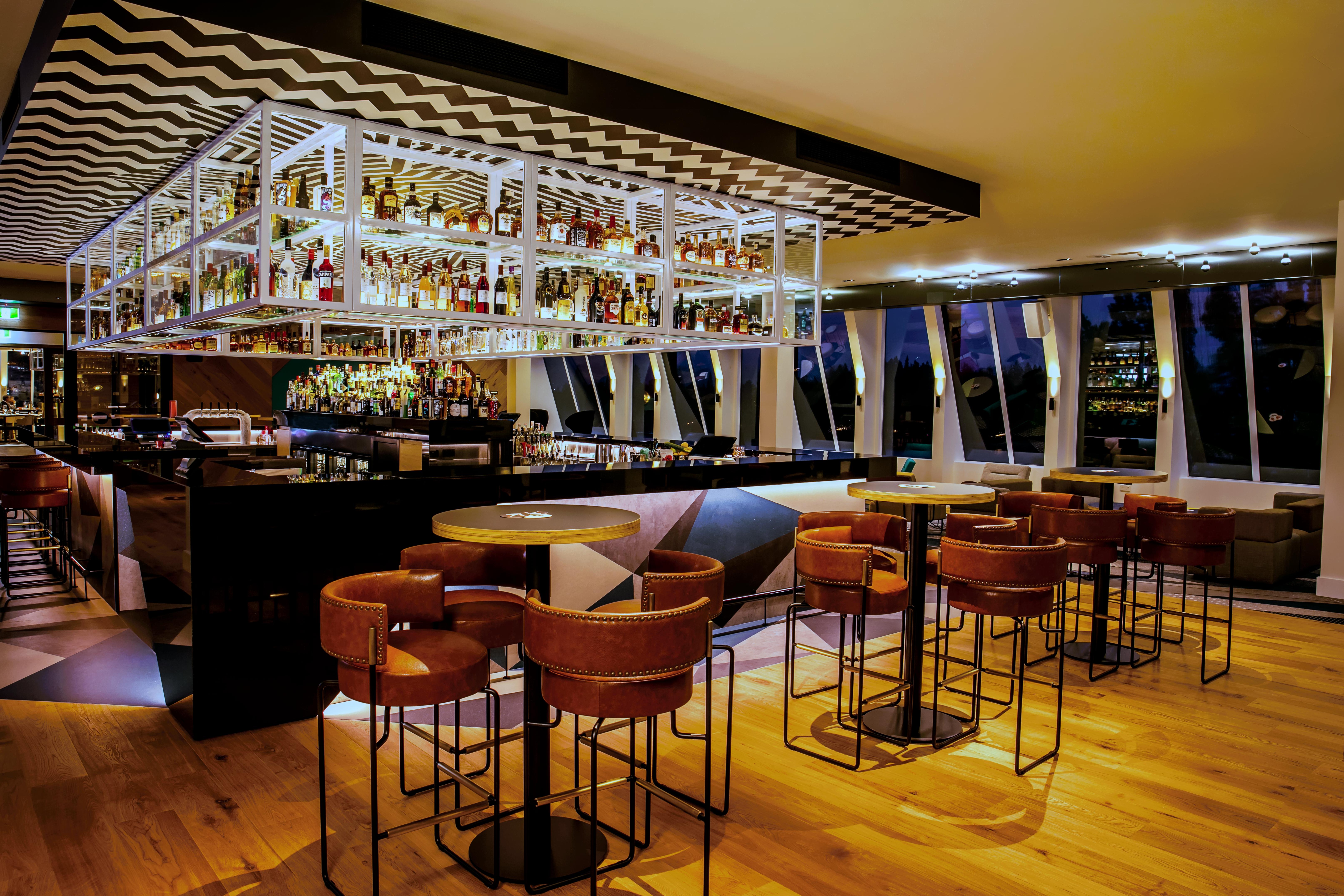 Qt Queenstown Extérieur photo The bar at the 12th floor