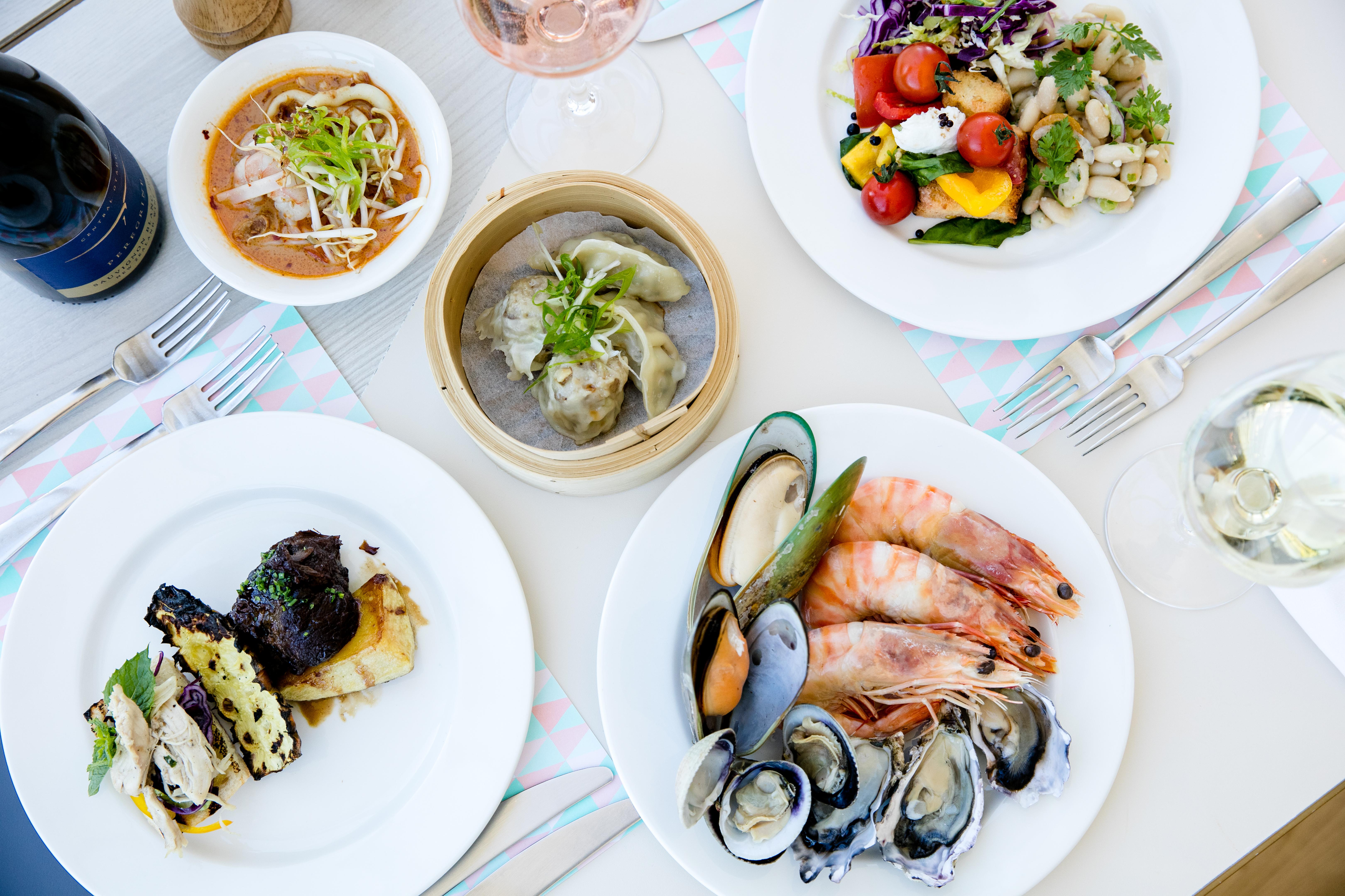 Qt Queenstown Extérieur photo A selection of dishes at the restaurant